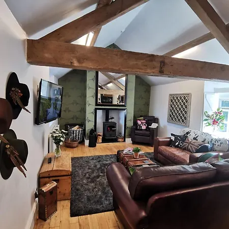 Villa Pheasants Retreat With Hot Tub And Fire Pit Trefnant Exterior foto