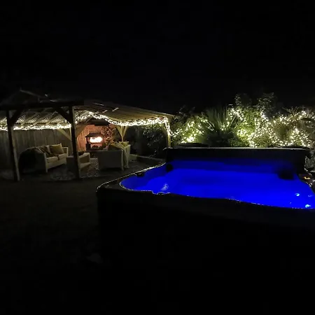 Villa Pheasants Retreat With Hot Tub And Fire Pit Trefnant Exterior foto