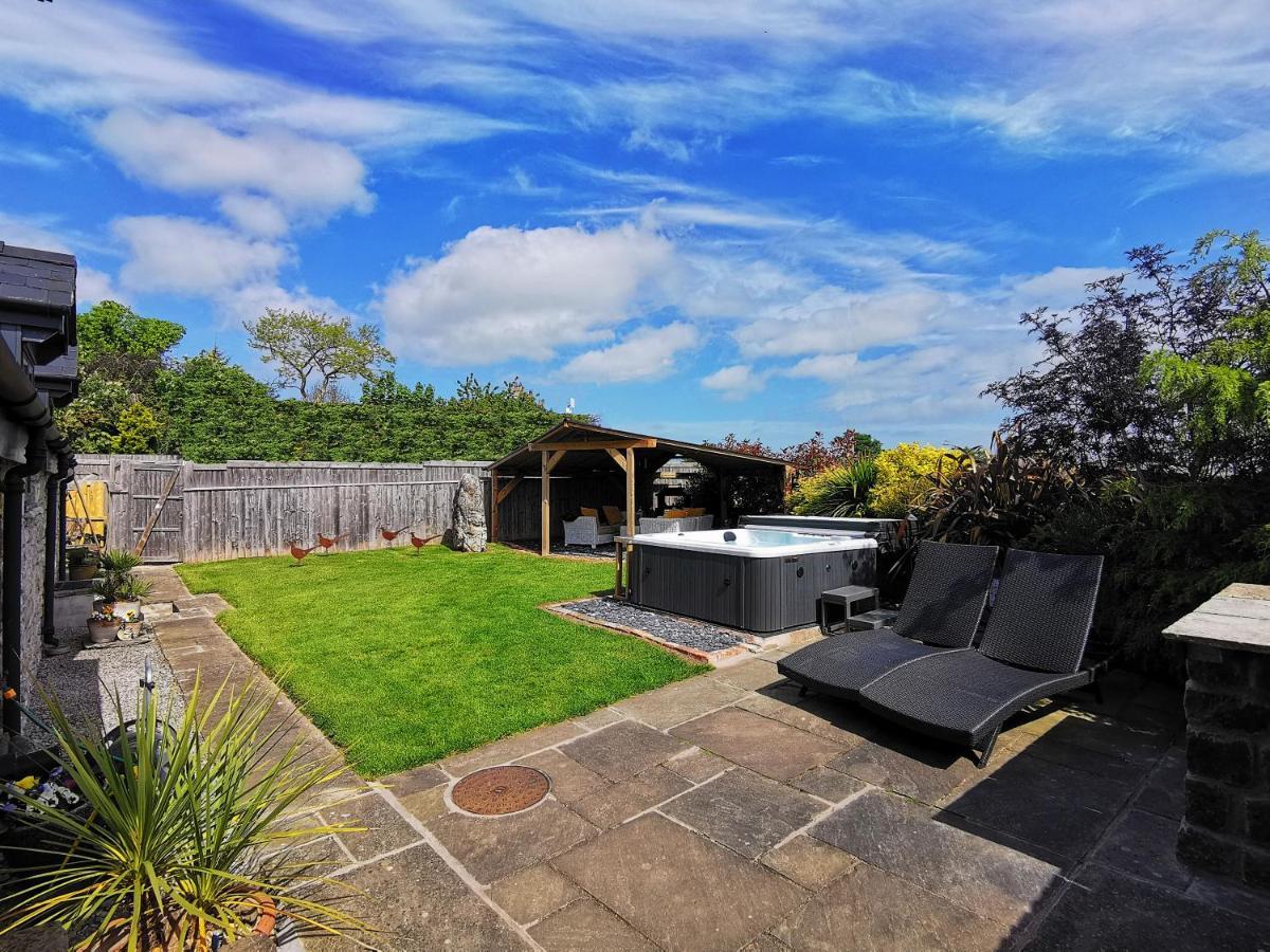 Pheasants Retreat With Hot Tub And Fire Pit Trefnant